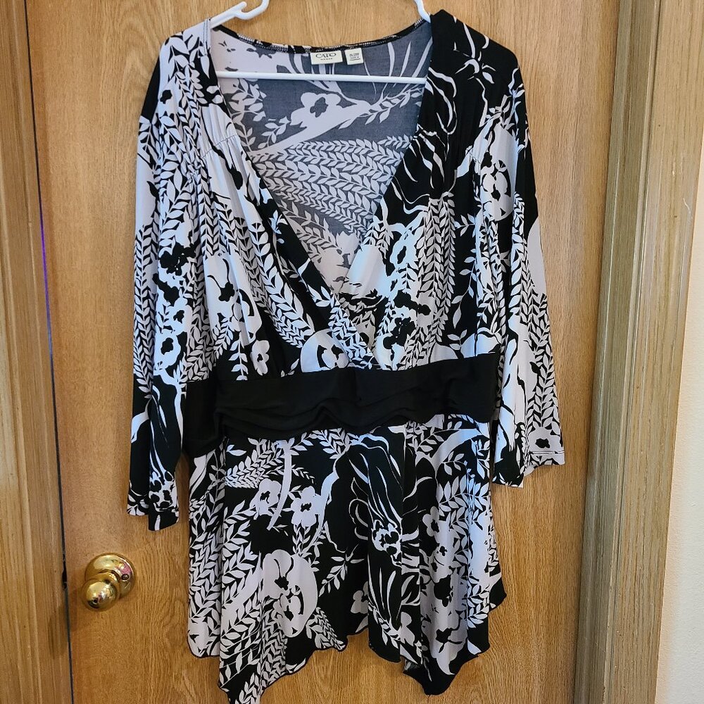 Cato Black and White Empire Waist 3/4 Sleeves Flowy Blouse Size 26/28W